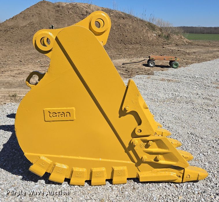 image for item EN3501 EMAQ BKT32560HD excavator bucket