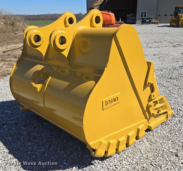 image for item EN3501 EMAQ BKT32560HD excavator bucket