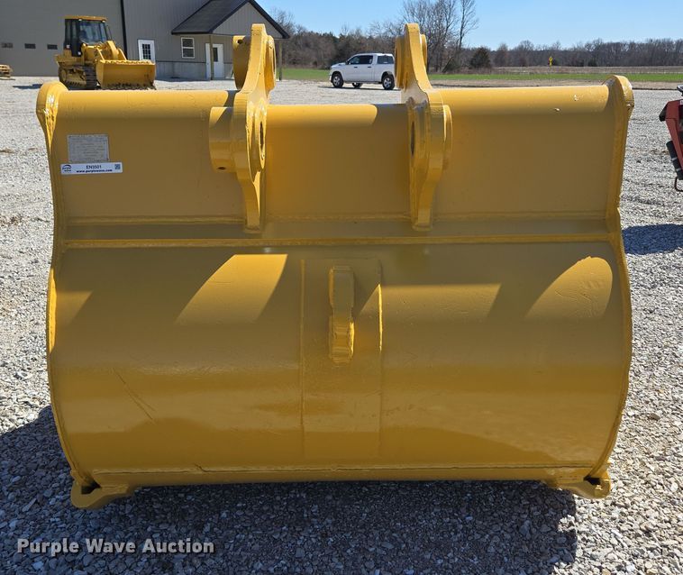 image for item EN3501 EMAQ BKT32560HD excavator bucket