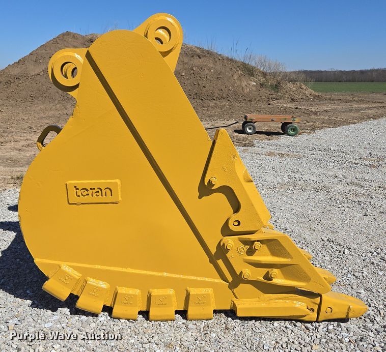 image for item EN3501 EMAQ BKT32560HD excavator bucket