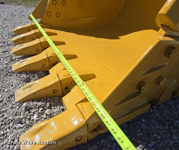 image for item EN3501 EMAQ BKT32560HD excavator bucket