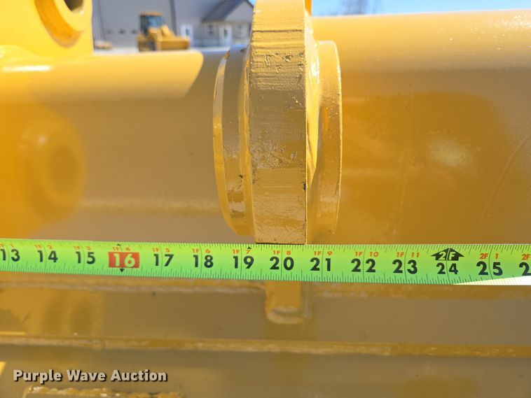 image for item EN3501 EMAQ BKT32560HD excavator bucket