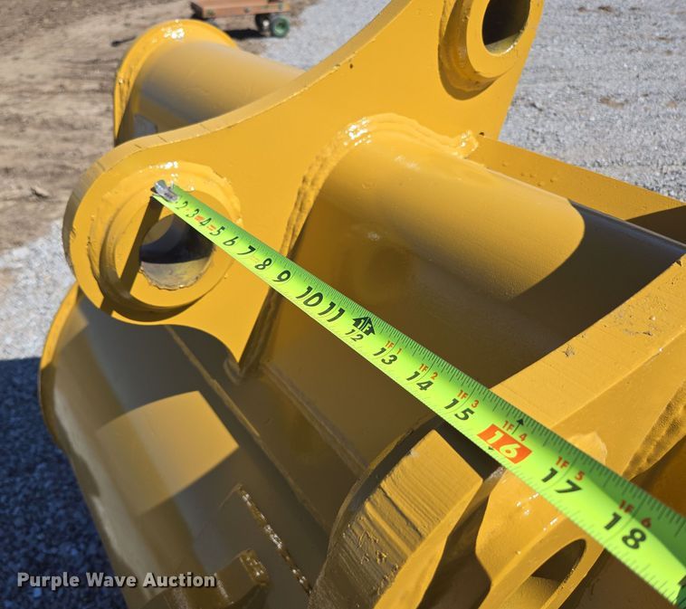 image for item EN3501 EMAQ BKT32560HD excavator bucket