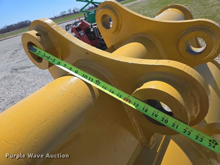 image for item EN3501 EMAQ BKT32560HD excavator bucket