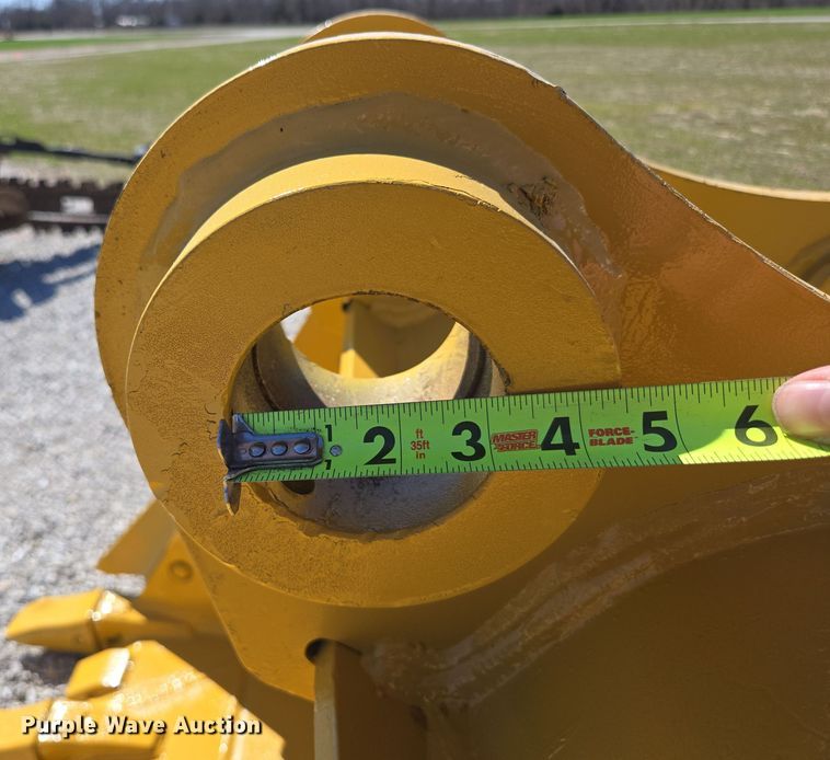 image for item EN3501 EMAQ BKT32560HD excavator bucket