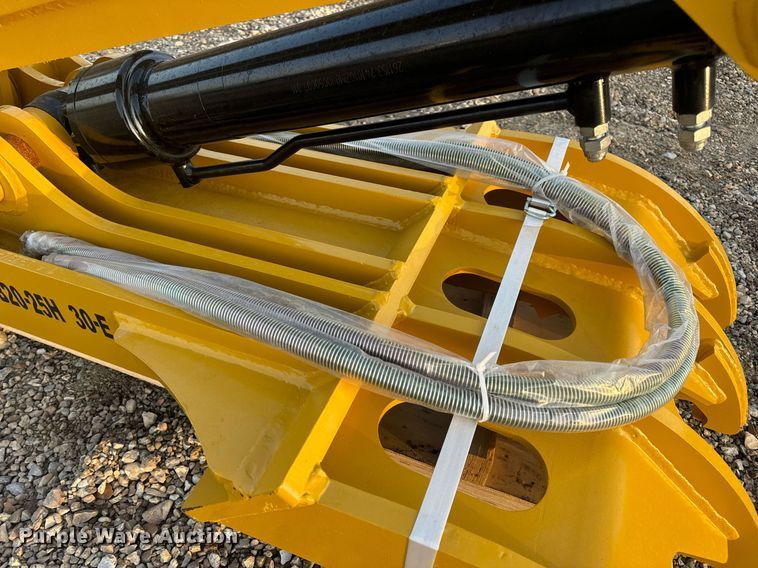 image for item EN5200 2024 Elephant Attachments THUMB20-25 30-E hydraulic thumb 