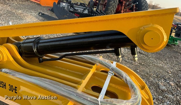 image for item EN5200 2024 Elephant Attachments THUMB20-25 30-E hydraulic thumb 