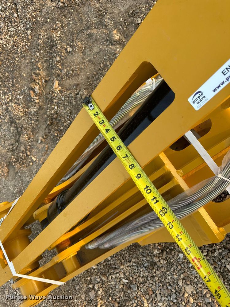 image for item EN5200 2024 Elephant Attachments THUMB20-25 30-E hydraulic thumb 