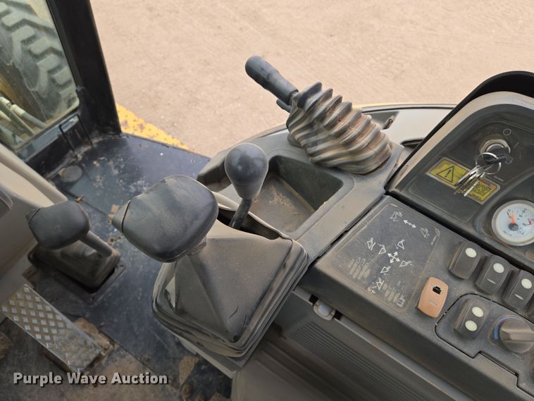 image for item EN8781 2008 Caterpillar 420E backhoe