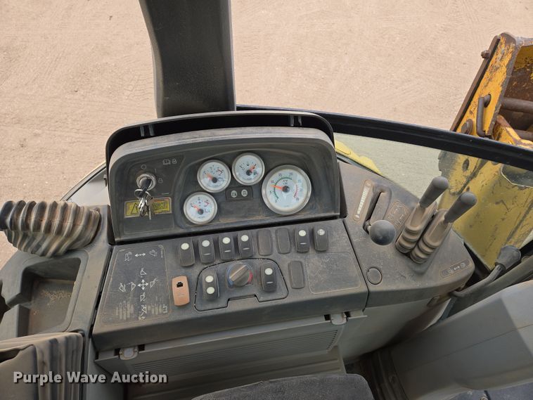 image for item EN8781 2008 Caterpillar 420E backhoe