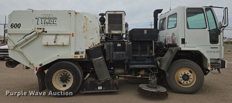 image for item EN8784 2007 Freightliner  FC-80 street sweeper truck