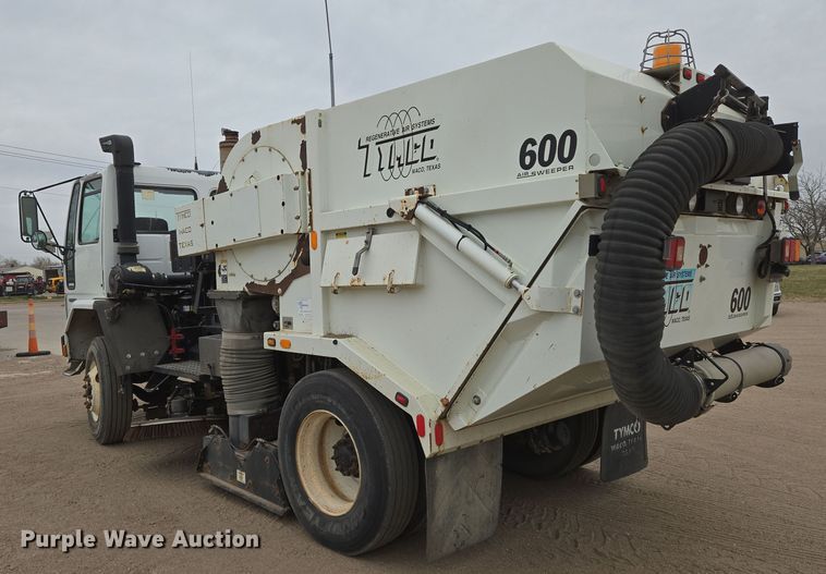 image for item EN8784 2007 Freightliner  FC-80 street sweeper truck