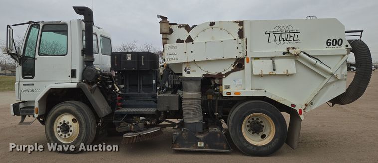 image for item EN8784 2007 Freightliner  FC-80 street sweeper truck