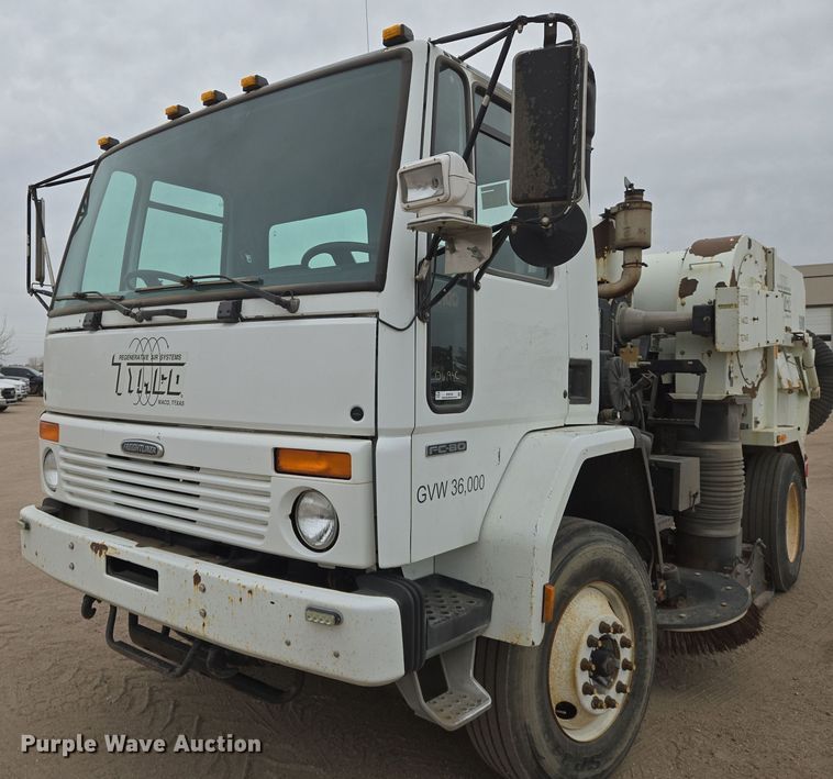 image for item EN8784 2007 Freightliner  FC-80 street sweeper truck