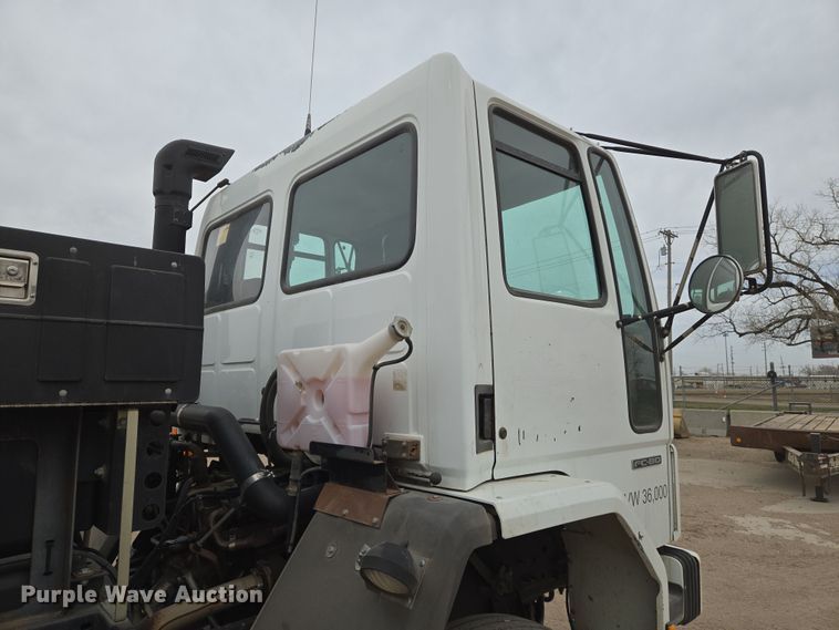 image for item EN8784 2007 Freightliner  FC-80 street sweeper truck