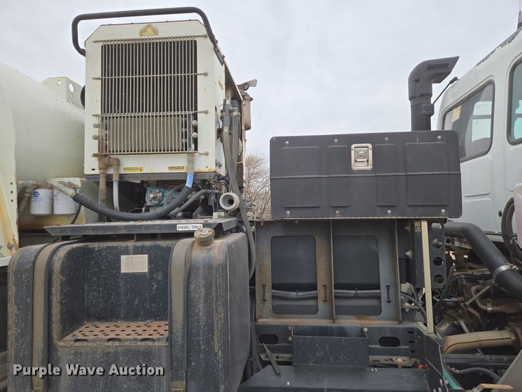 image for item EN8784 2007 Freightliner  FC-80 street sweeper truck