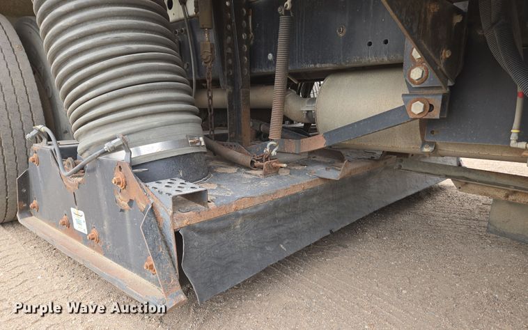 image for item EN8784 2007 Freightliner  FC-80 street sweeper truck