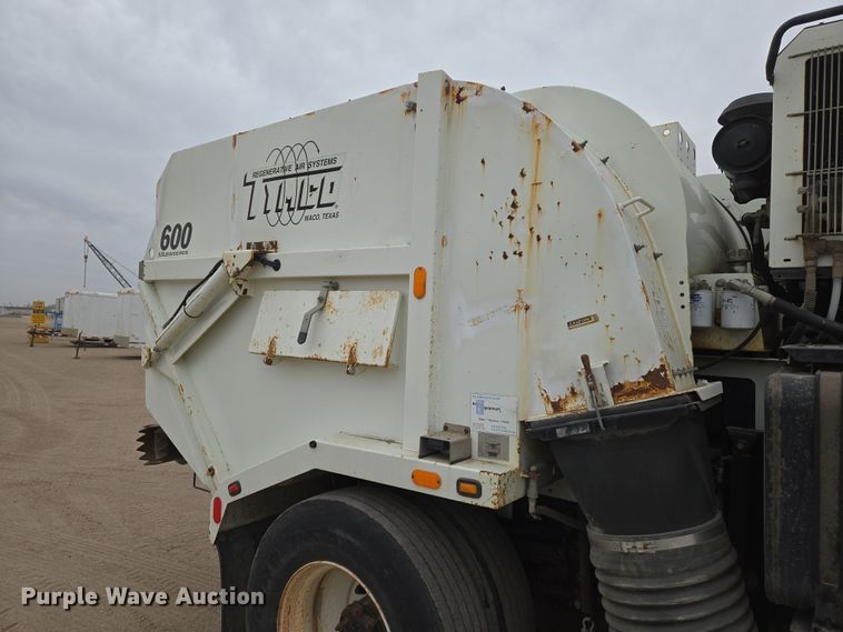 image for item EN8784 2007 Freightliner  FC-80 street sweeper truck