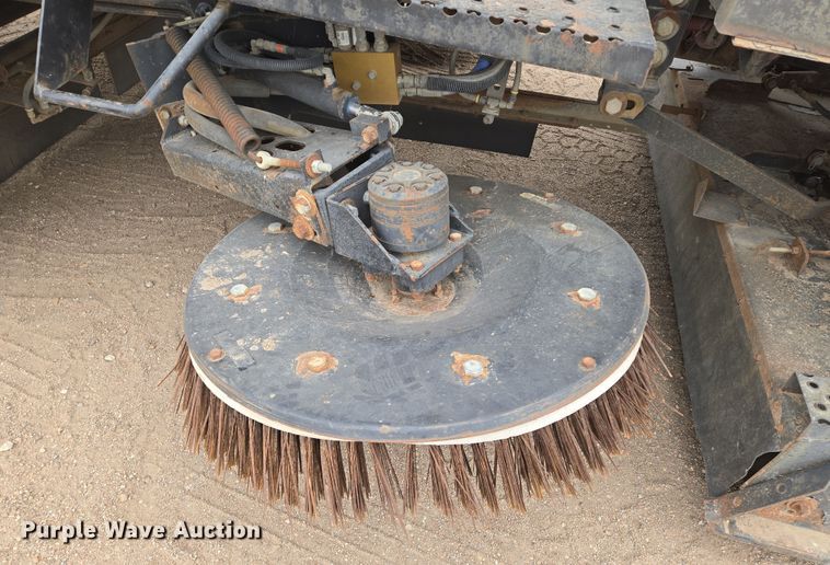 image for item EN8784 2007 Freightliner  FC-80 street sweeper truck