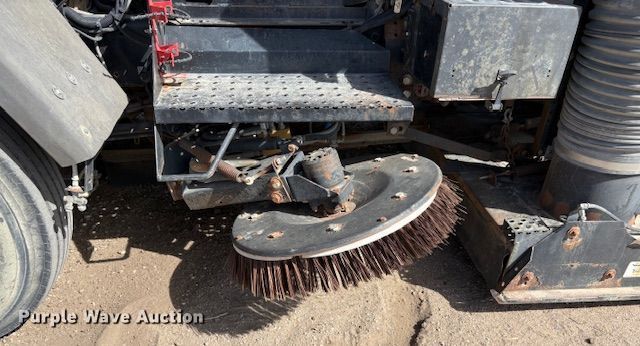 image for item EN8784 2007 Freightliner  FC-80 street sweeper truck