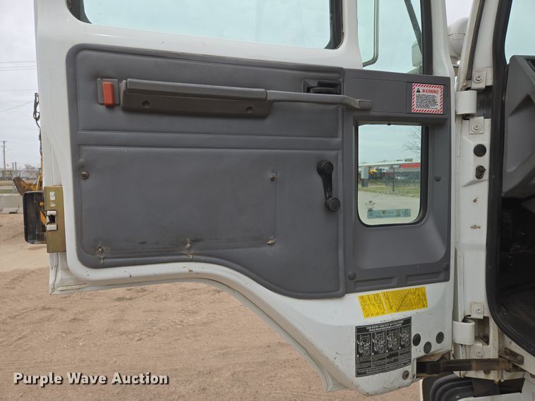 image for item EN8784 2007 Freightliner  FC-80 street sweeper truck