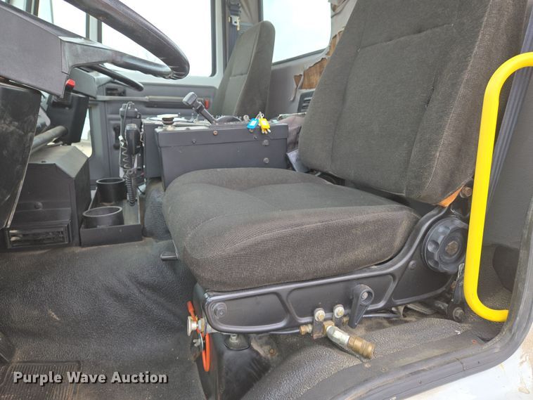 image for item EN8784 2007 Freightliner  FC-80 street sweeper truck