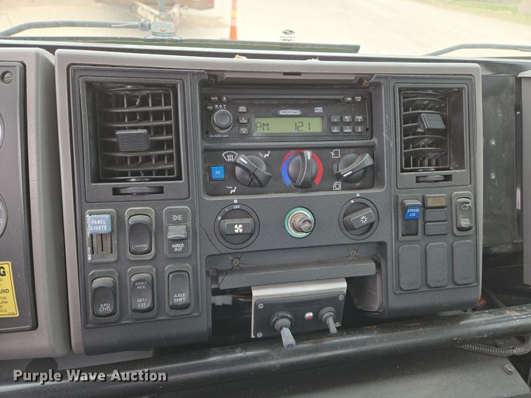 image for item EN8784 2007 Freightliner  FC-80 street sweeper truck