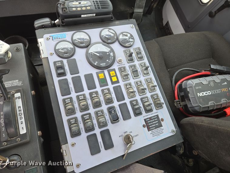 image for item EN8784 2007 Freightliner  FC-80 street sweeper truck