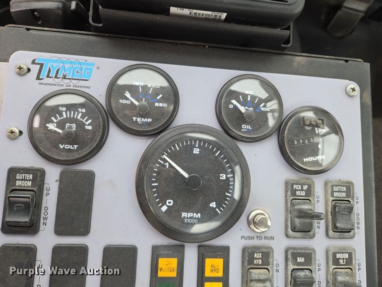 image for item EN8784 2007 Freightliner  FC-80 street sweeper truck