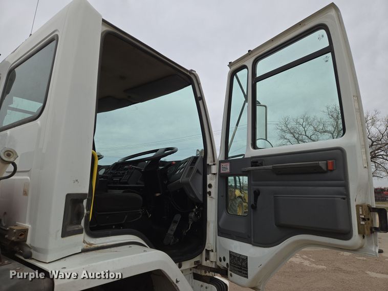 image for item EN8784 2007 Freightliner  FC-80 street sweeper truck