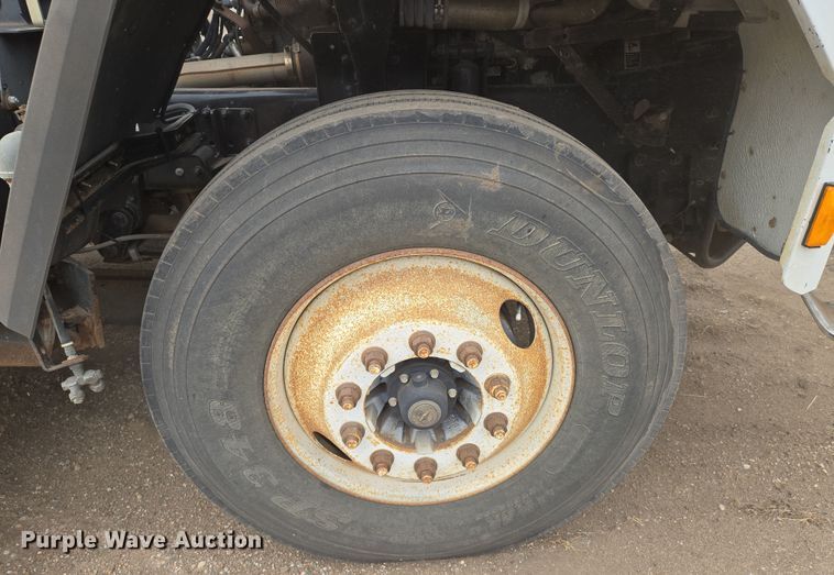 image for item EN8784 2007 Freightliner  FC-80 street sweeper truck