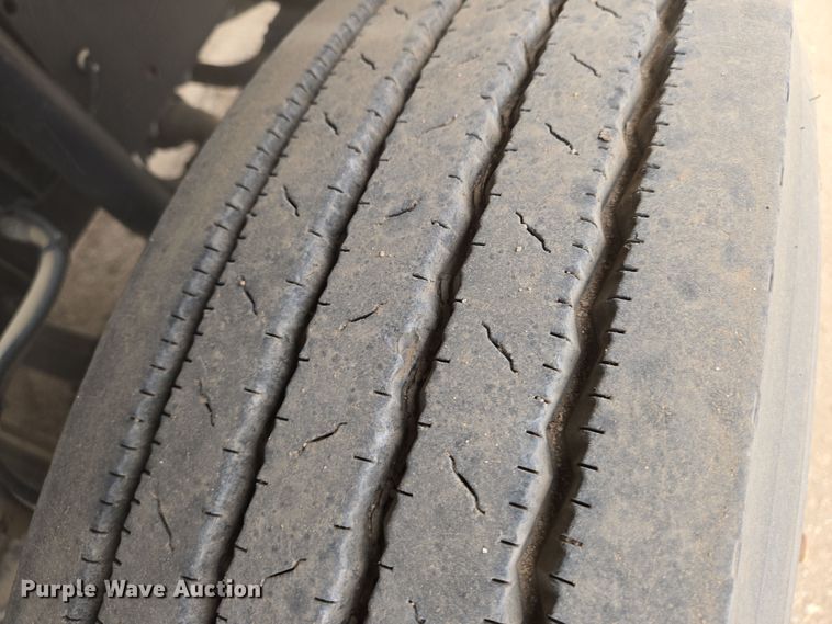 image for item EN8784 2007 Freightliner  FC-80 street sweeper truck