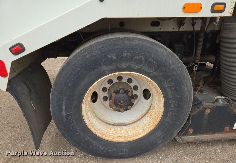 image for item EN8784 2007 Freightliner  FC-80 street sweeper truck