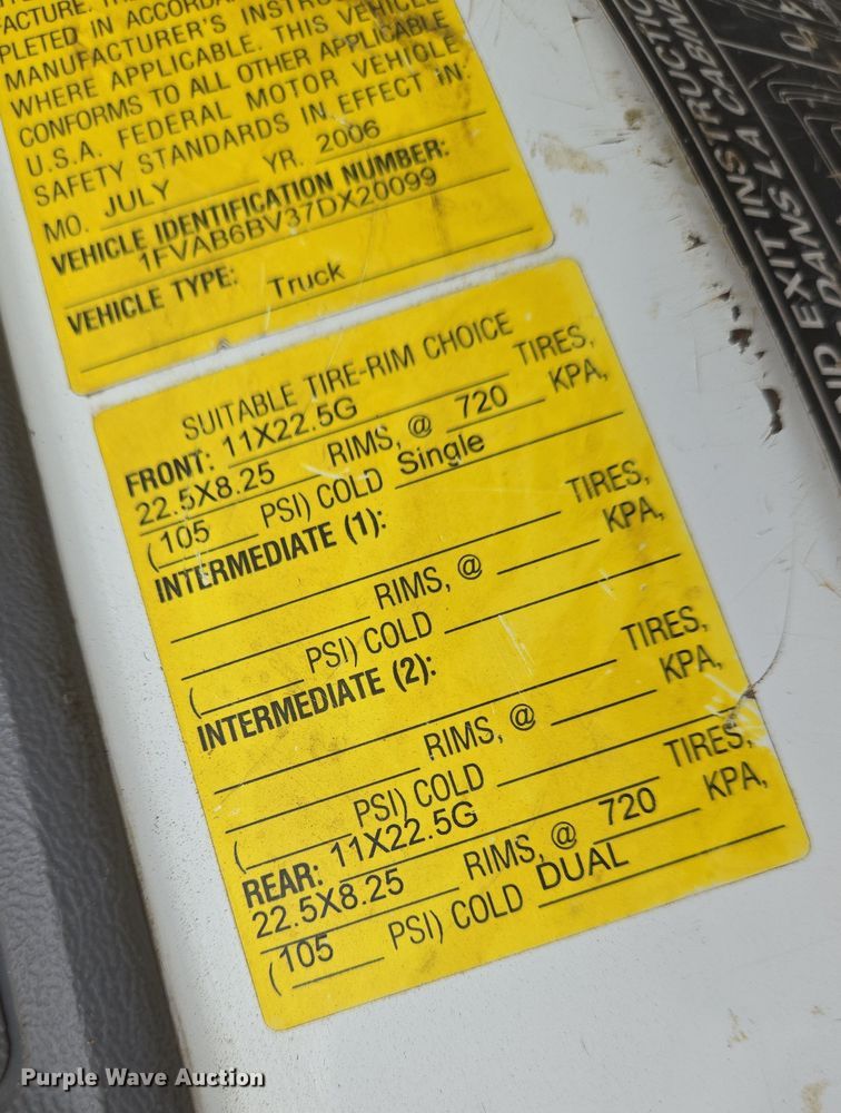 image for item EN8784 2007 Freightliner  FC-80 street sweeper truck