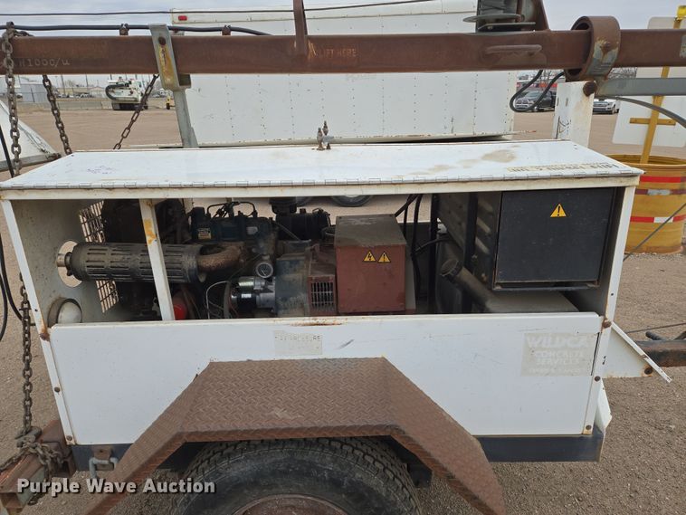 image for item EN8786 1993 Coleman MH4000RDKH light plant