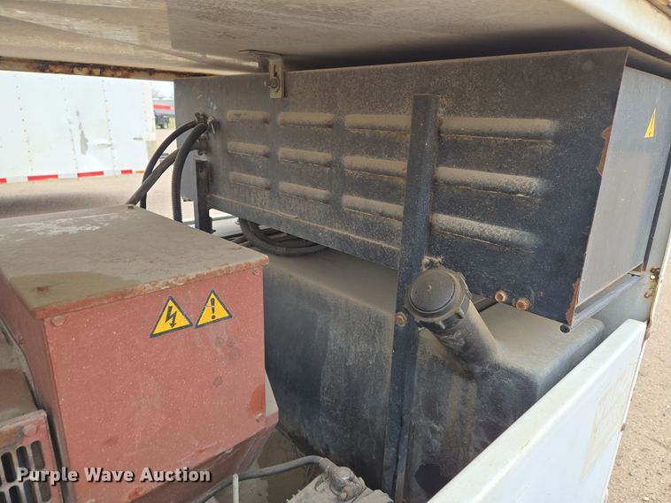 image for item EN8786 1993 Coleman MH4000RDKH light plant