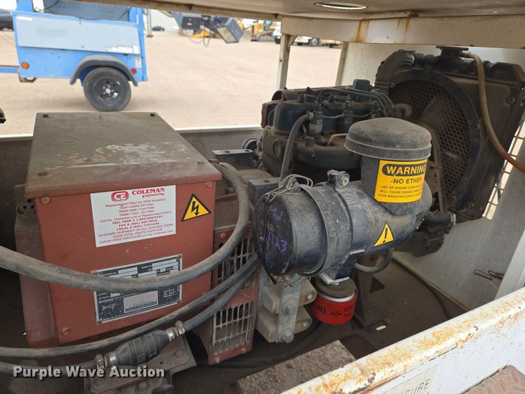 image for item EN8786 1993 Coleman MH4000RDKH light plant