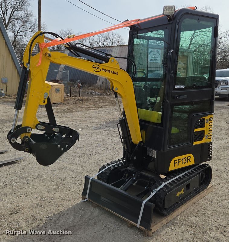 image for item EO0598 2024 Industrial FF13R mini excavator