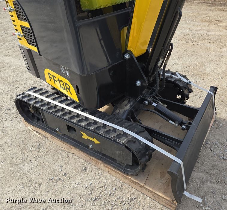 image for item EO0598 2024 Industrial FF13R mini excavator