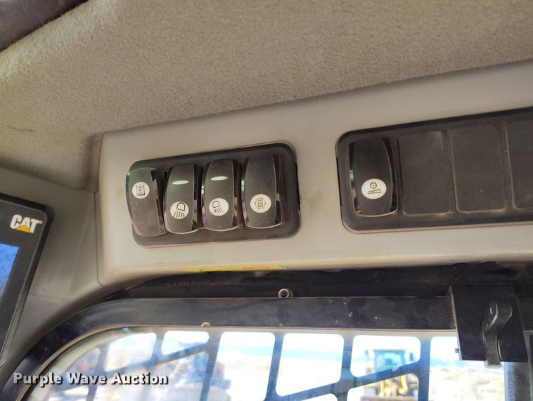 image for item EO9976 2017 Caterpillar 289D tracked skid steer loader