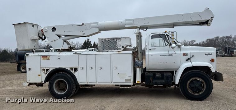 image for item EQ1132 1987 GMC C7000 bucket truck