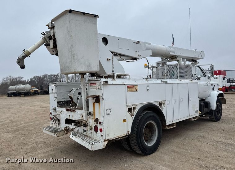 image for item EQ1132 1987 GMC C7000 bucket truck