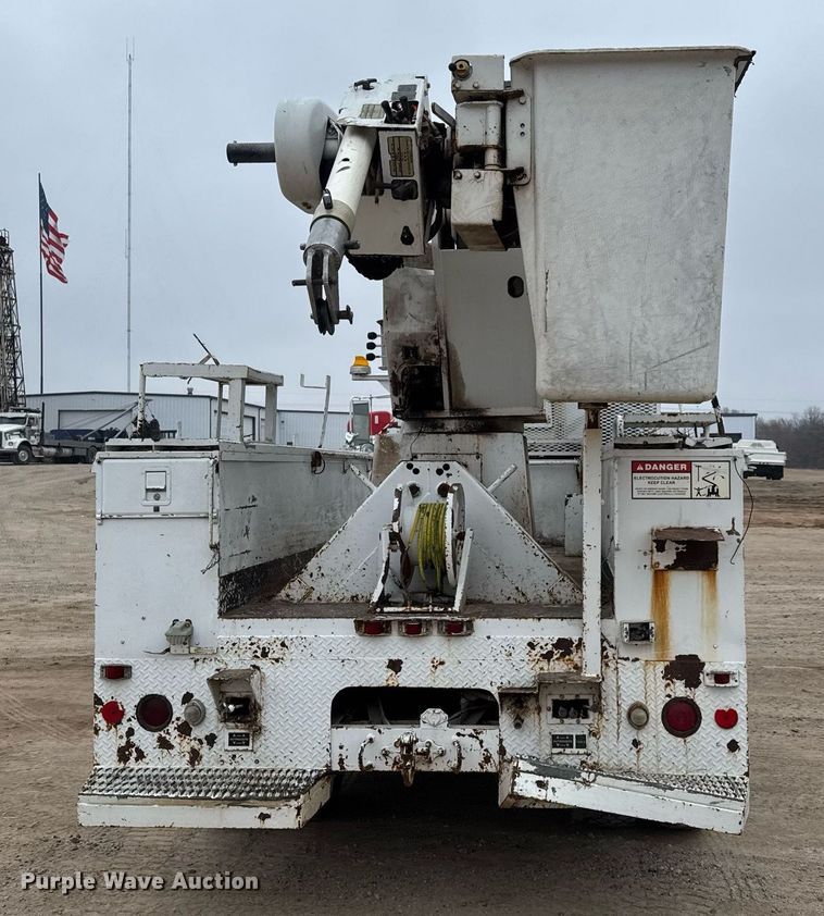 image for item EQ1132 1987 GMC C7000 bucket truck
