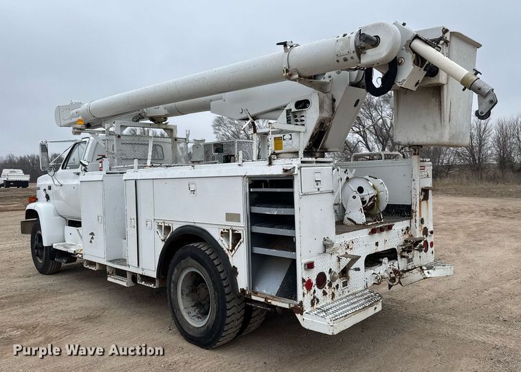 image for item EQ1132 1987 GMC C7000 bucket truck