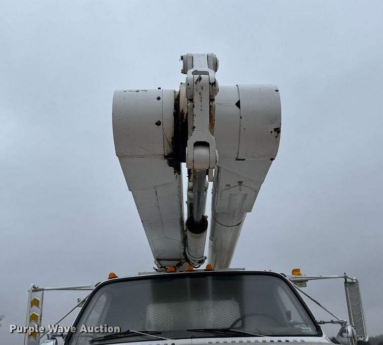 image for item EQ1132 1987 GMC C7000 bucket truck