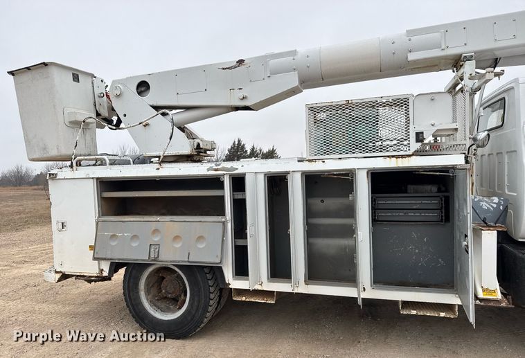 image for item EQ1132 1987 GMC C7000 bucket truck