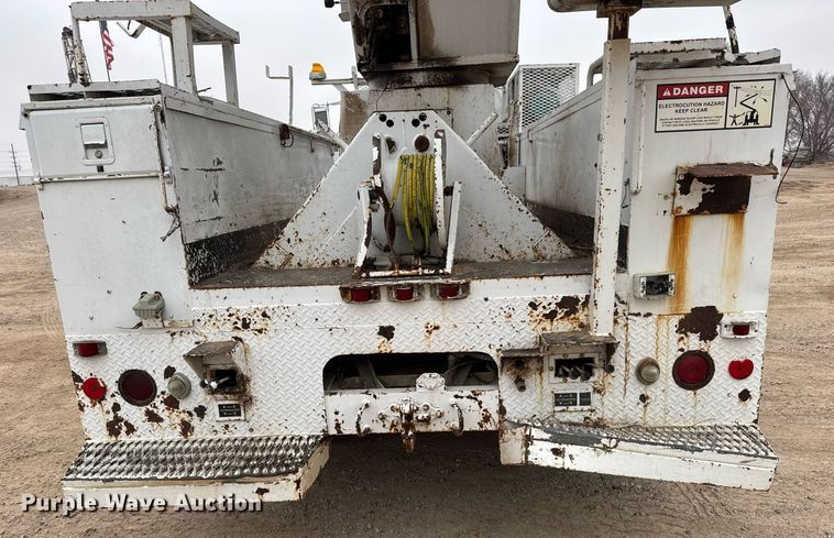 image for item EQ1132 1987 GMC C7000 bucket truck