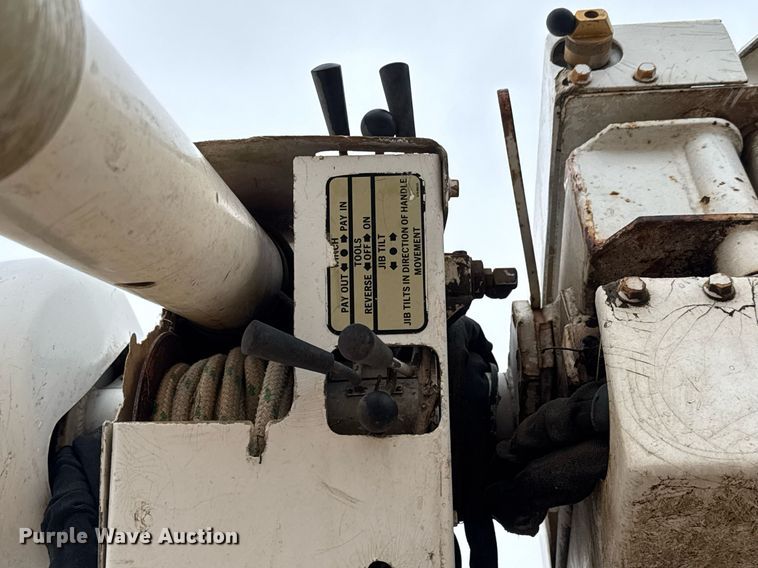 image for item EQ1132 1987 GMC C7000 bucket truck