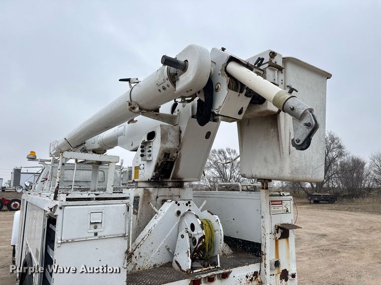 image for item EQ1132 1987 GMC C7000 bucket truck