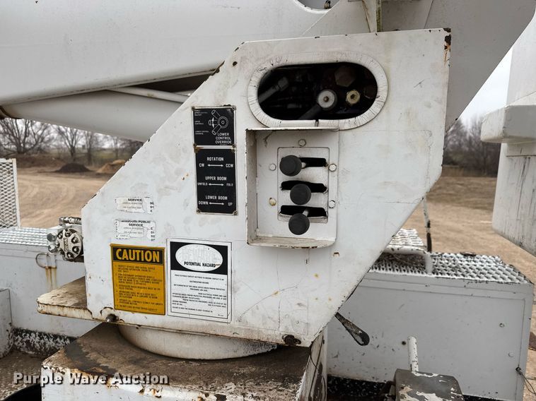 image for item EQ1132 1987 GMC C7000 bucket truck